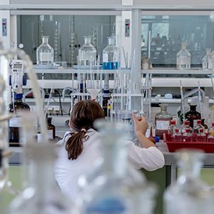 與普通分析型 HPLC 相比，UPLC 有哪些優(yōu)勢(shì)？